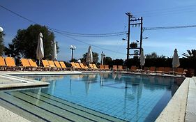 Santa Beach Hotel